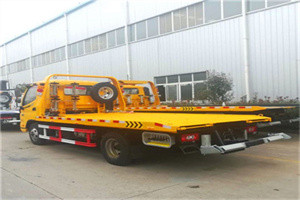 克拉玛依附近拖车救援搭电